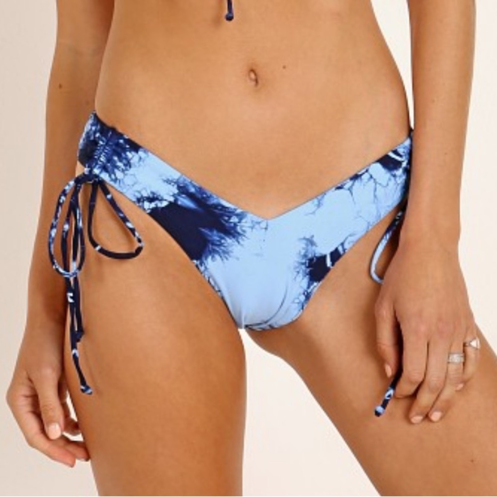 Frankie’s Bikinis Blue Tie Dye Bikini Bottoms. Size Small. NWT!!